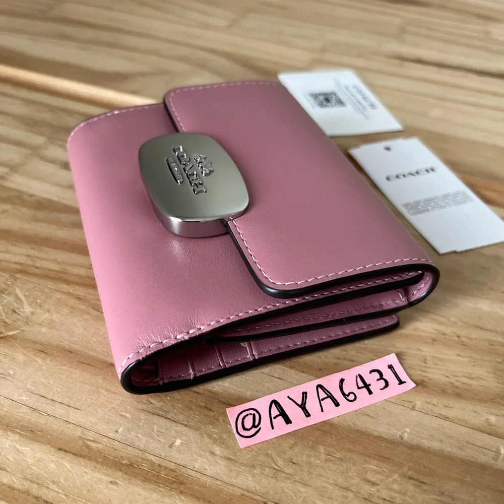 Coach Wallet🎈🎈 - Picture 3 of 10